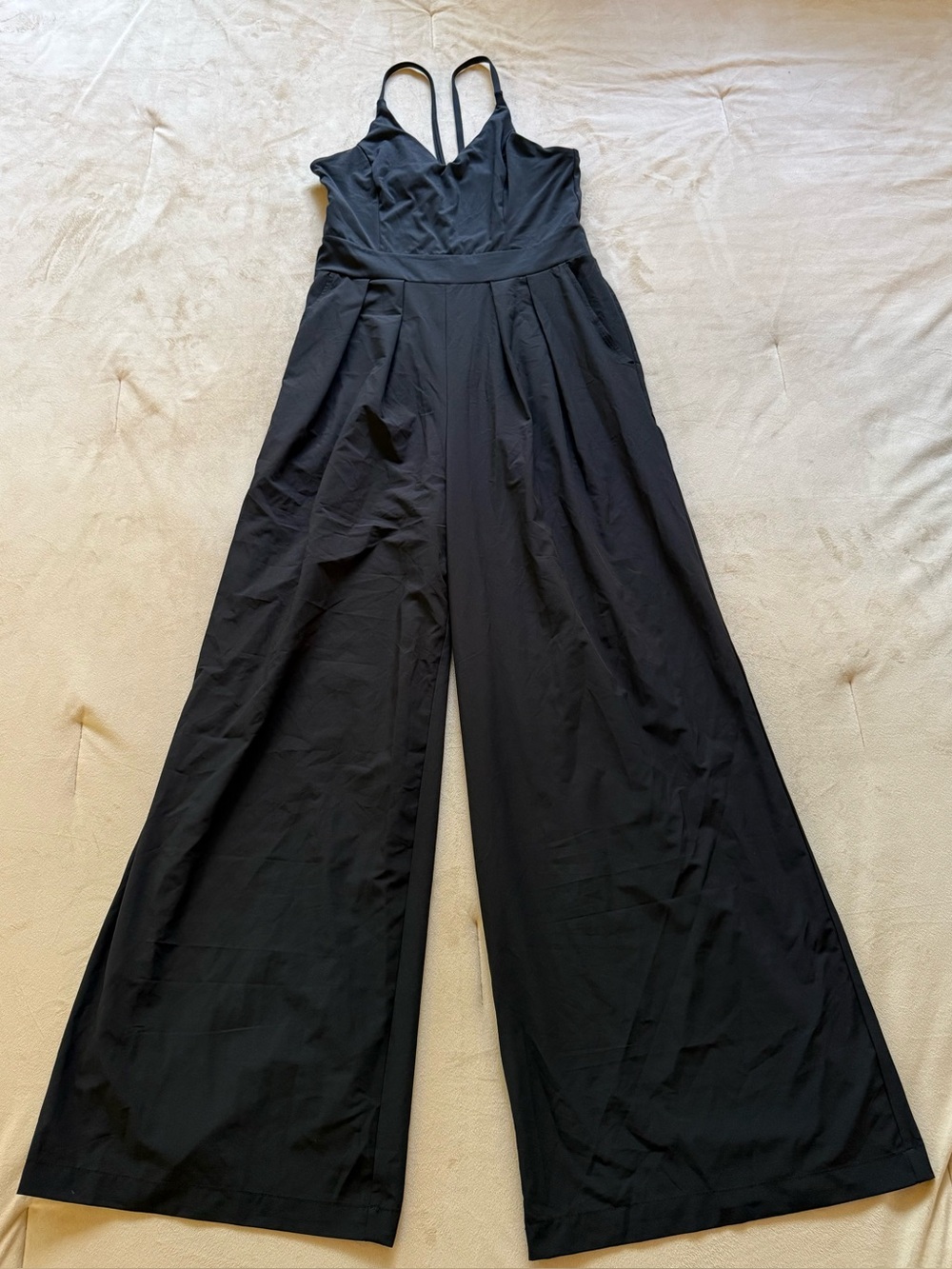 Halara women’s wide-leg jumpsuit, size Medium. - Picture 2 of 4